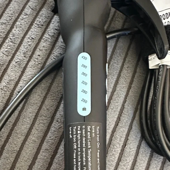 Bio Ionic Black 1 1/2 inch Curling iron - Professional Hair Tool - Picture 3 of 3